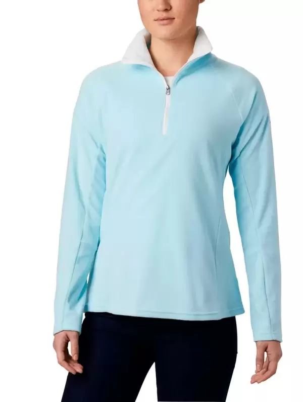 O Blusão Fleece Columbia Feminino Glacial™ IV é uma peça indispensável para o seu guarda-roupa de inverno, pois oferece conforto e estilo incomparáveis. Com design moderno e materiais de alta qualidade, este blusão é perfeito para mantê-la aquecida durante suas atividades ao ar livre ou no dia a dia. Principais Características: O Blusão Fleece Columbia Feminino Glacial™ IV apresenta um design elegante e funcional. Seu tecido fleece oferece isolamento térmico excepcional, garantindo que você permaneça aquecida em todas as condições climáticas. Além disso, possui bolsos práticos para armazenar seus pertences com segurança durante suas aventuras. Benefícios: Aquecimento Superior: Por causa de seu fleece de alta qualidade, este blusão proporciona calor e conforto em temperaturas frias. Conforto Duradouro: Em suma, o material macio e respirável garante conforto durante todo o dia, sem comprometer a mobilidade. Proteção Contra os Elementos: Os bolsos práticos oferecem espaço para armazenar itens essenciais, enquanto o tecido resistente ao vento protege contra as rajadas geladas. Versatilidade: Este blusão é adequado para uma variedade de atividades, desde caminhadas até passeios pela cidade. Especificações: Marca: Columbia Modelo: Glacial™ IV Material: Fleece poliéster Disponibilidade de Tamanhos: P, M, G, GG Adquira agora o seu Blusão Fleece Columbia Feminino Glacial™ IV e esteja preparada para enfrentar o inverno com estilo e conforto!